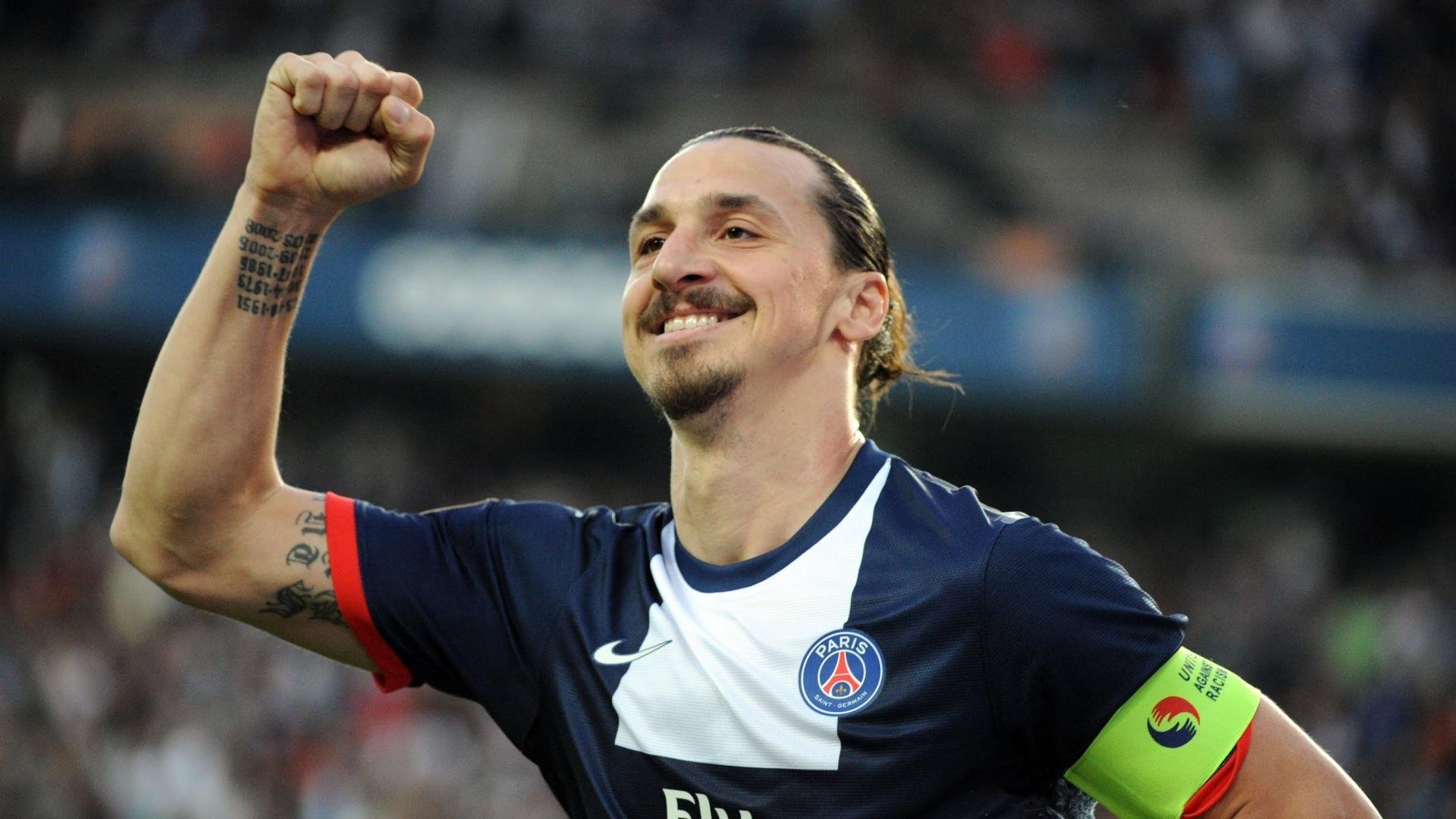 塞内加尔队后卫佩雷斯在巴黎奥运会上表现出色,塞内加尔主帅