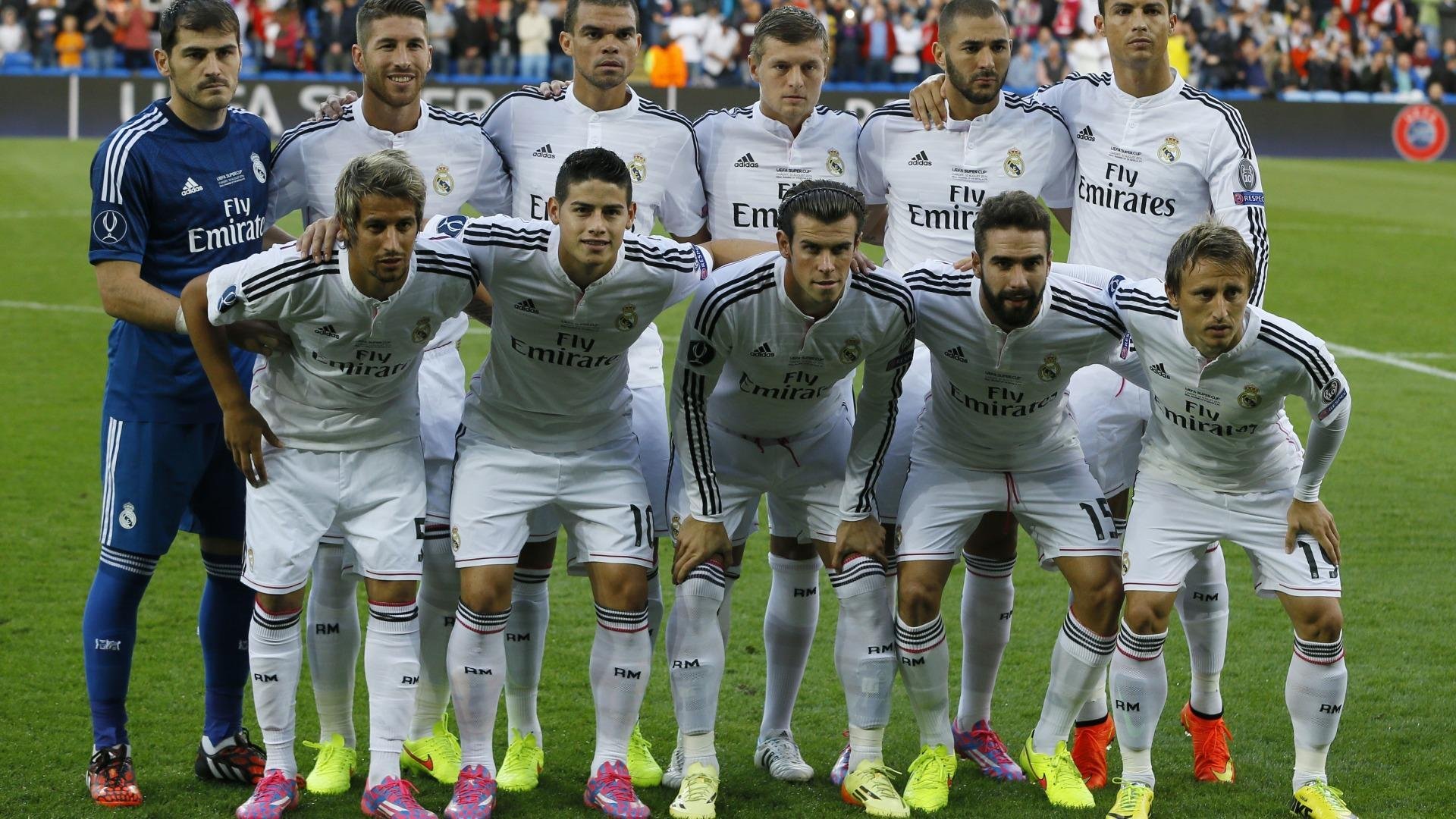 JIUYOU.COM-拜仁全队协作打出团队式压迫战术，拜仁全队合影